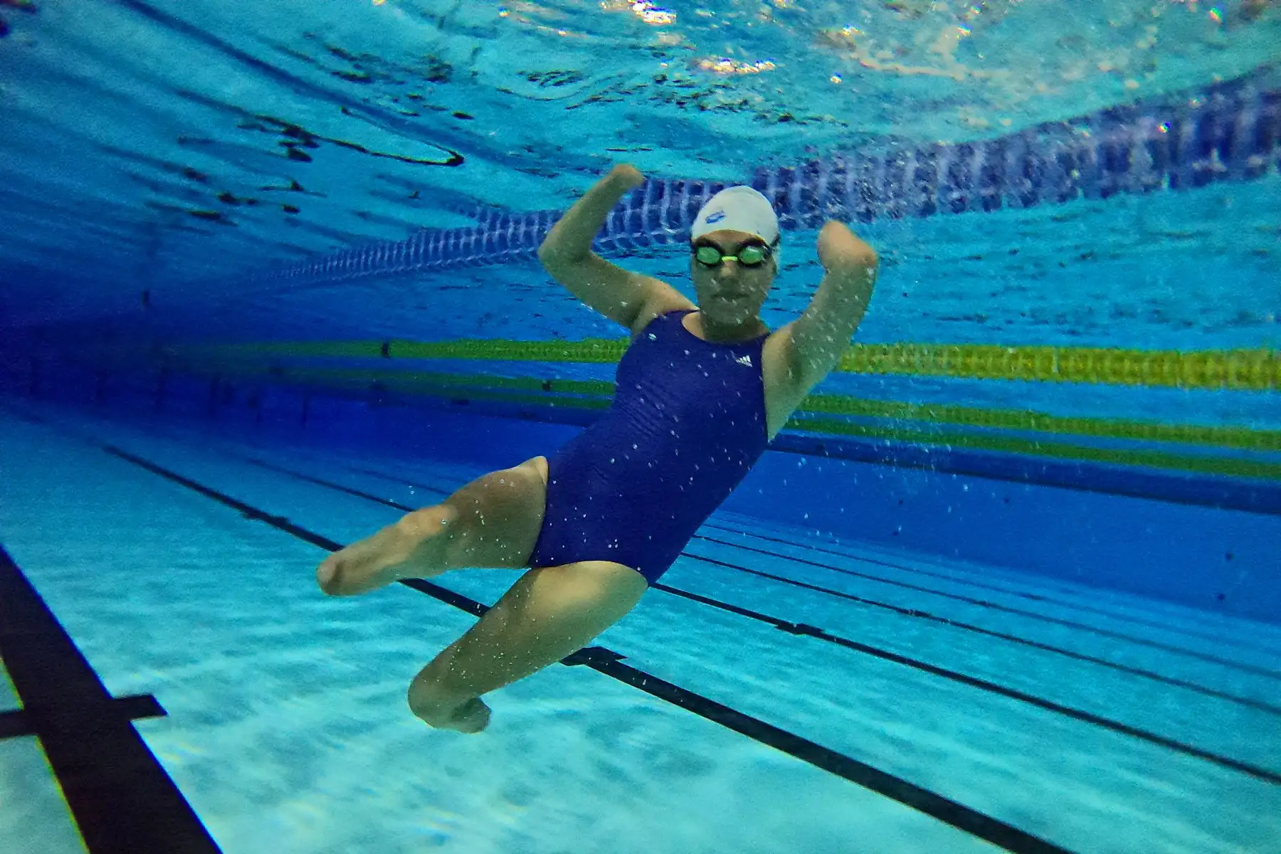 Dunia Felices está acostumbrada a superar retos y el gran momento deportivo que vive le permite soñar con una nueva medalla Parapanamericana, luego de ganar la de bronce en Lima 2019, en la prueba de 50 metros mariposa. Ahora, ella está enfocada en regalarle una nueva alegría a nuestro país en Santiago 2023, pero esta vez en los 200 metros combinado.
Foto: ANDINA/Proyecto Legado