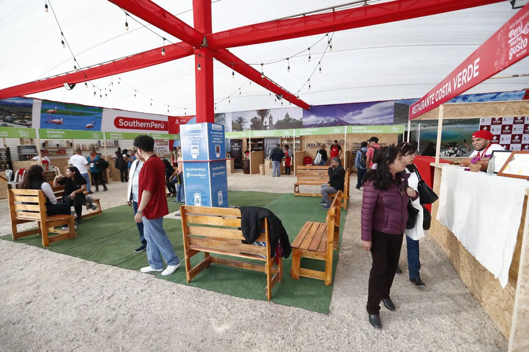 Se inauguró la feria gastronómica Perú Mucho Gusto Tacna 2023, la cual se desarrolla del 15 al 17 de setiembre en el Parque Perú de Tacna. 
Foto: ANDINA/ Daniel Bracamonte