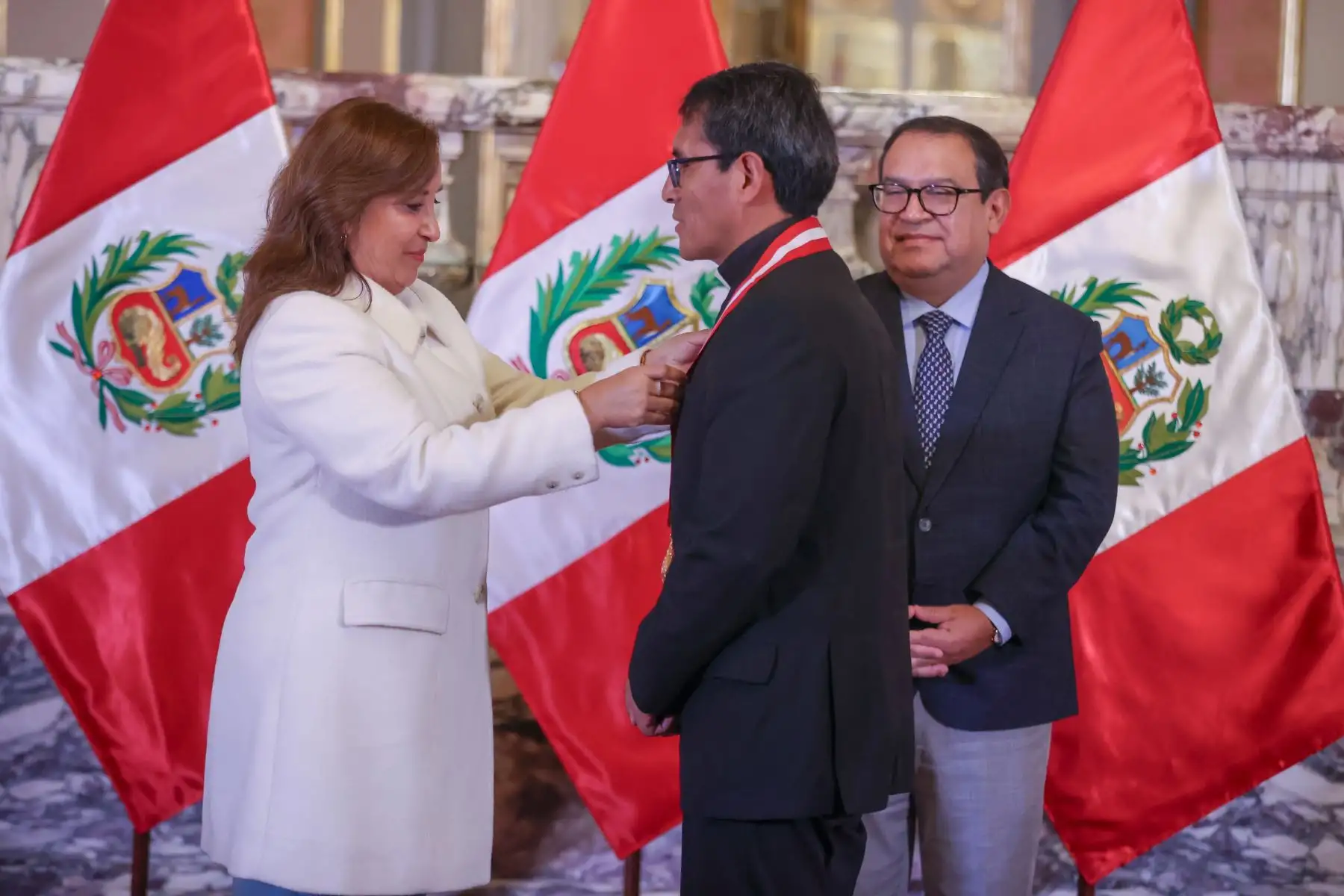 Presidenta de la república, Dina Boluarte, participó en la ceremonia de condecoración Medalla al Mérito Ciudadano. Foto: ANDINA/Prensa Presidencia