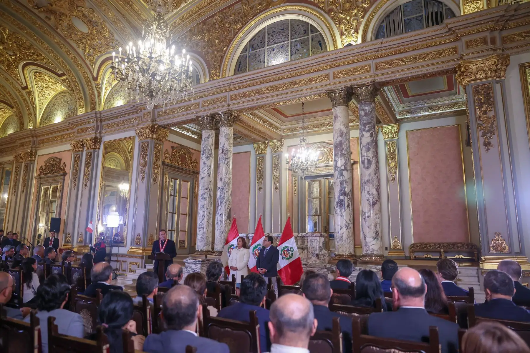 Presidenta de la república, Dina Boluarte, participó en la ceremonia de condecoración Medalla al Mérito Ciudadano. Foto: ANDINA/Prensa Presidencia