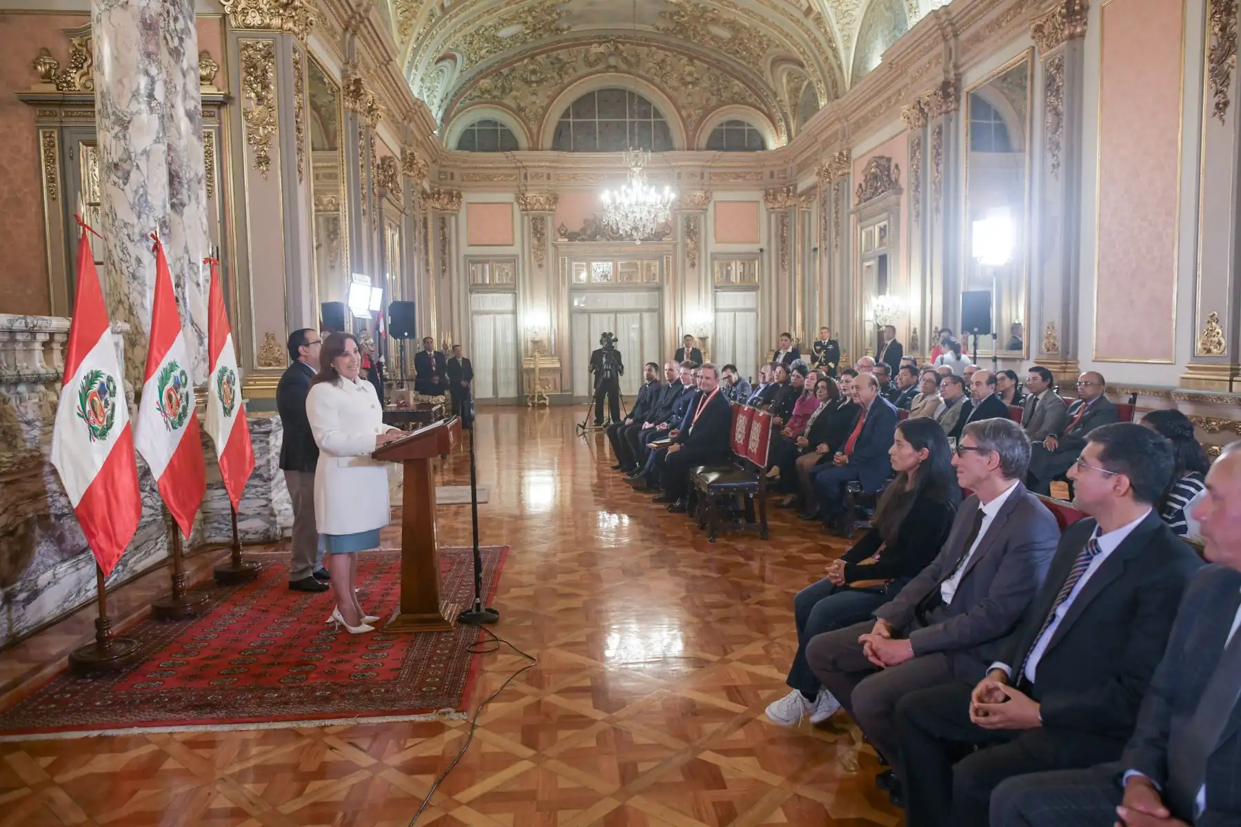 Presidenta de la república, Dina Boluarte, participó en la ceremonia de condecoración Medalla al Mérito Ciudadano. Foto: ANDINA/Prensa Presidencia
