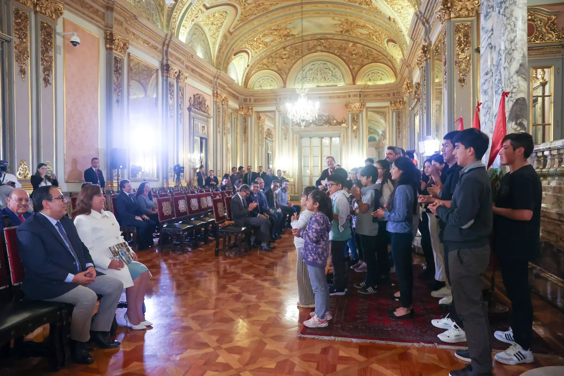 Presidenta de la república, Dina Boluarte, participó en la ceremonia de condecoración Medalla al Mérito Ciudadano. Foto: ANDINA/Prensa Presidencia