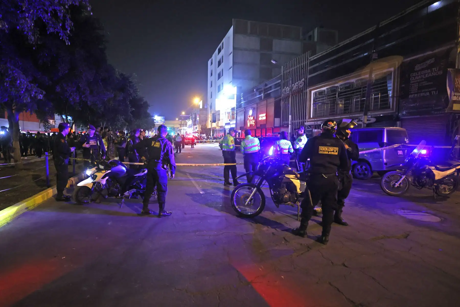 Más de 10 personas heridas se reportan en el distrito de San Juan de Lurigancho tras la explosión de un artefacto aún no identificado, que de acuerdo con los primeros reportes se trataría de productos pirotécnicos o una granada. Foto: ANDINA/Vidal Tarqui