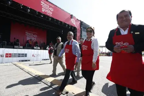 Titular del Mincetur, Juan Carlos Mathews, destacó el impacto en el turismo de la feria gastronómica Perú, Mucho Gusto Tacna. ANDINA/Daniel Bracamonte