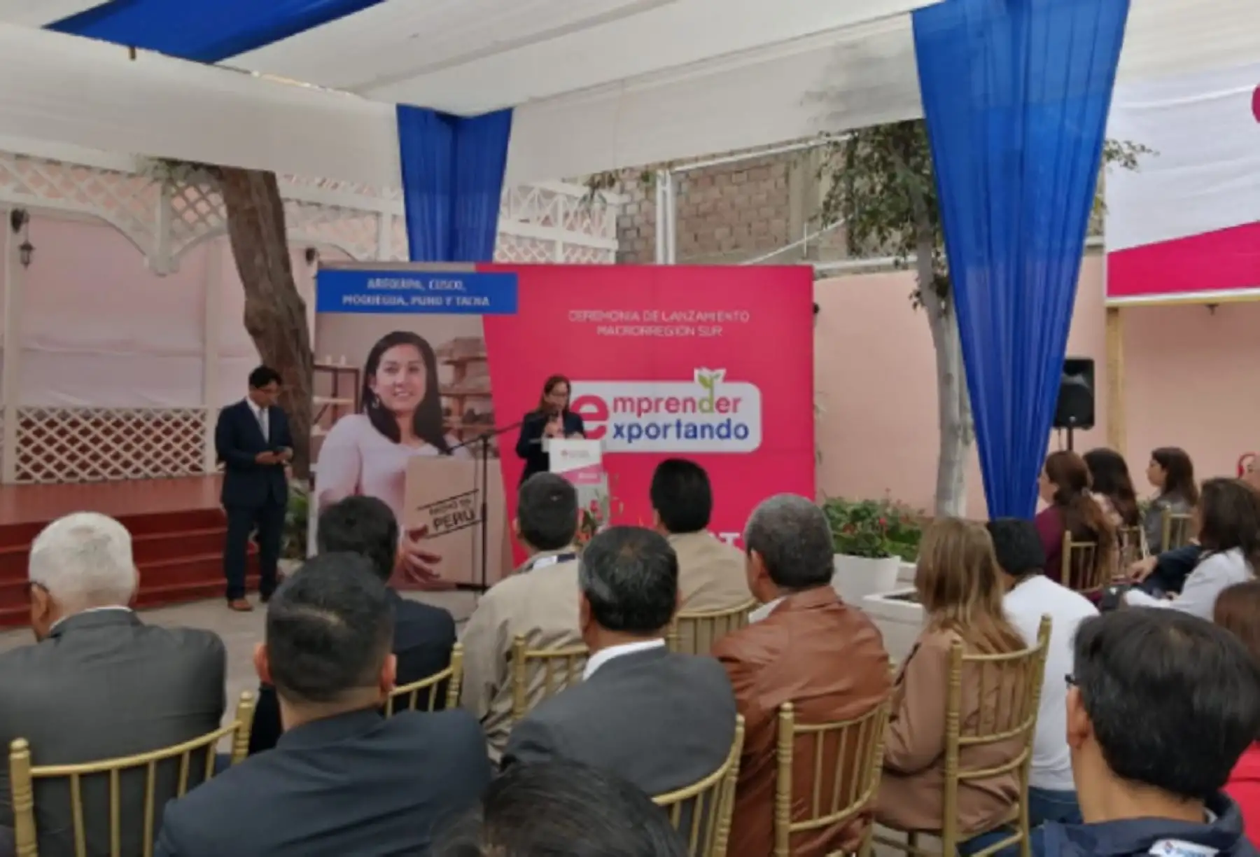 La Superintendencia Nacional de Aduanas y de Administración Tributaria (Sunat) lanzó el programa Emprender Exportando para la macrorregión sur en la Casa Zela de la ciudad de Tacna, con el objetivo de brindar capacitación y asistencia técnica en materia aduanera y tributaria a los micro y pequeños empresarios de esa parte del país, impulsando sus emprendimientos como potenciales exportadores.