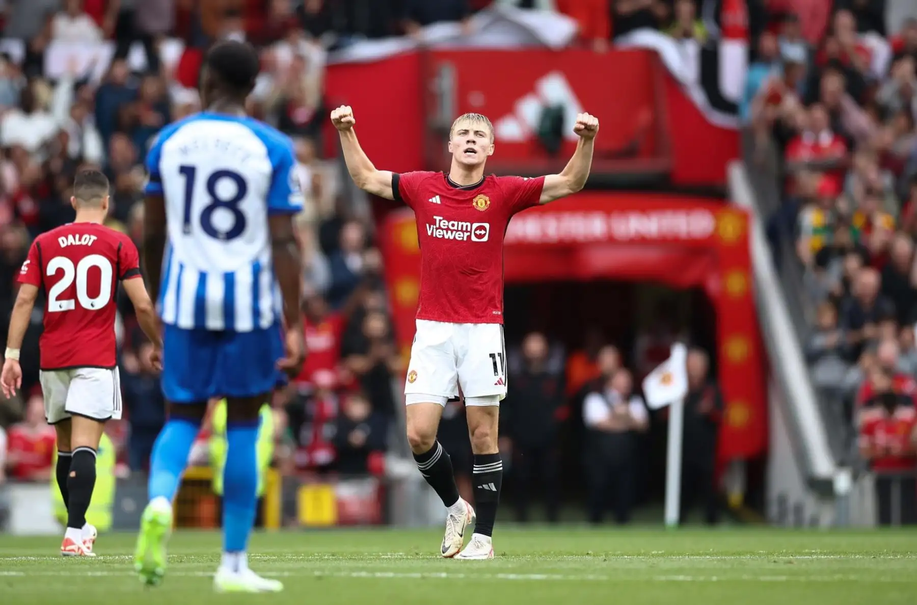 Rasmus Hojlund del Manchester United celebra marcar un gol que luego fue anulado por el VAR durante el partido de fútbol de la Premier League inglesa entre el Manchester United y Brighton y Hove Albion en Manchester, Gran Bretaña, el 16 de septiembre de 2023. (Reino Unido)Foto: EFE