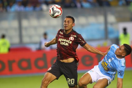 Universitario de Deportes se enfrenta a Sporting Cristal  por la fecha 13 del Torneo Clausura en el Estadio Nacional de Lima. Foto: Andina/ Eddy Ramos