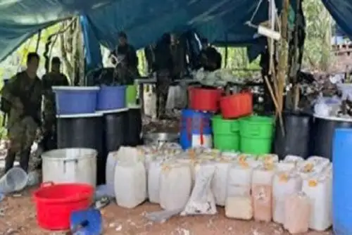 Durante los operativos se hallaron más de seis toneladas de insumos químicos y más de 90 kilos droga.