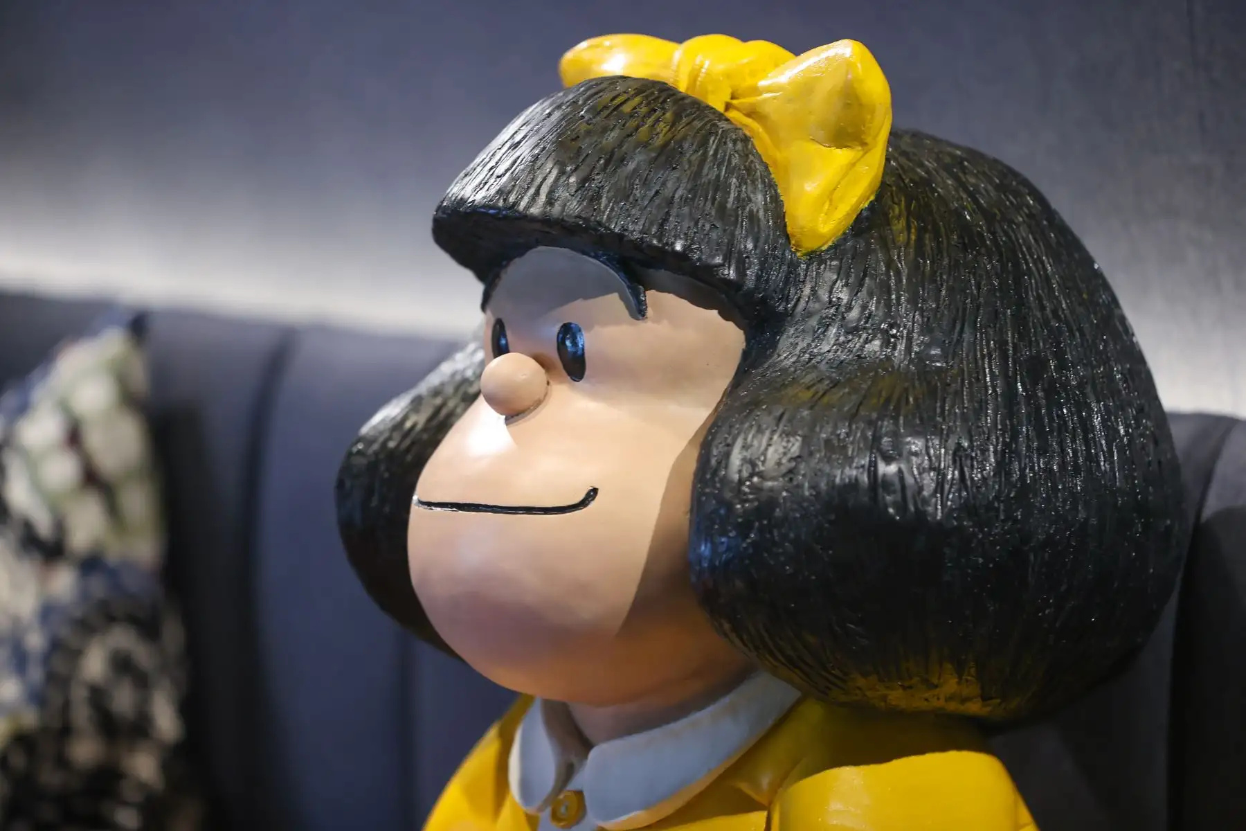 Esta escultura de Mafalda será la octava de su tipo en el mundo y la cuarta fuera de Argentina. La primera de ellas fue instalada en 2009 en el barrio de San Telmo de la ciudad de Buenos Aires, en la esquina de donde por muchos años vivió Quino. Rápidamente se transformó en una meca de atracción para los turistas y desde entonces, Pablo Irrgang creo nuevas versiones para Mendoza (Argentina), San Salvador de Jujuy (Argentina), Mar de Cobo (Argentina), Oviedo (España), Santa Coloma de Gramanet (España) y Baruta (Venezuela).
Foto: ANDINA/Andrés Valle