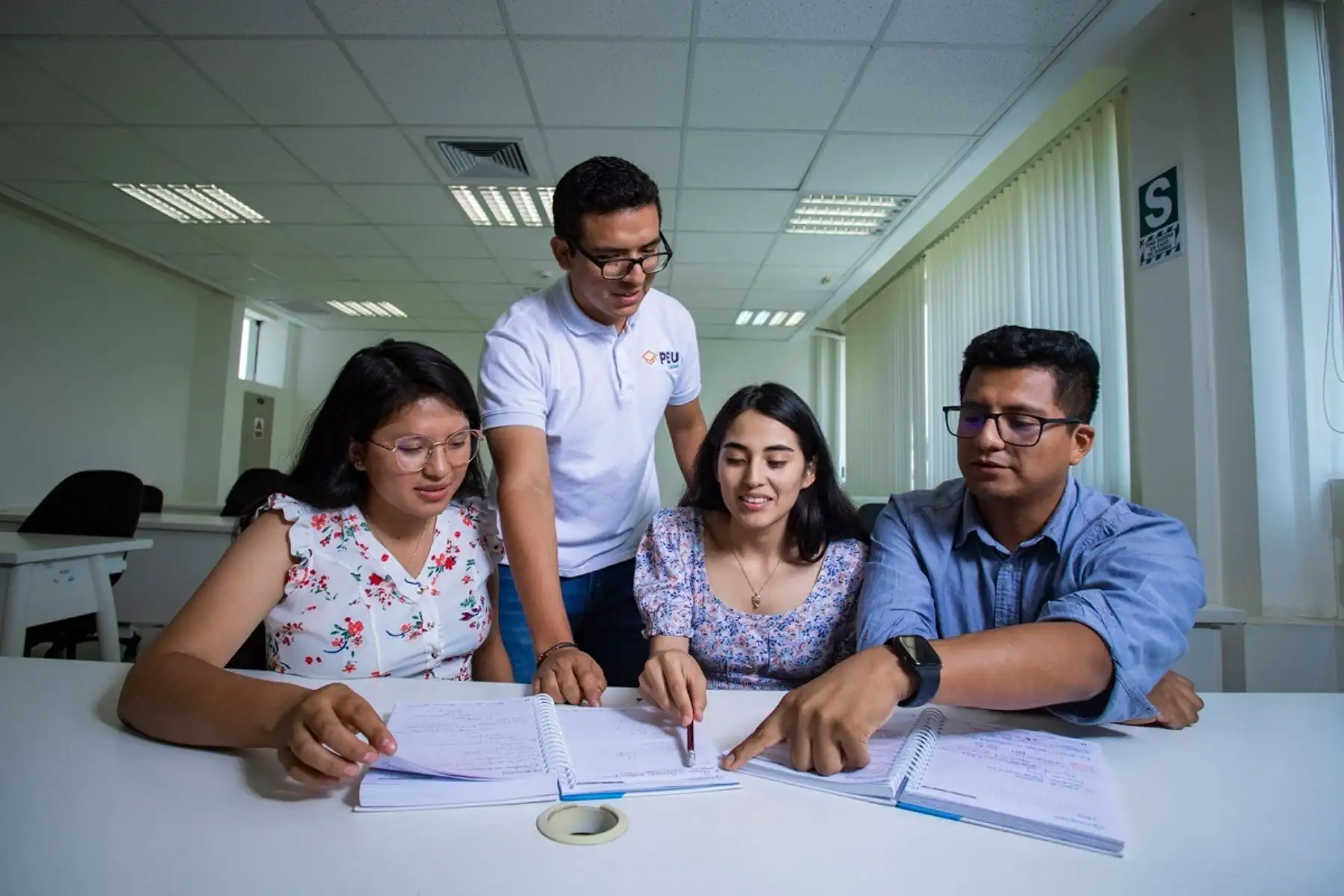 Osiptel otorgará 60 becas integrales a estudiantes y egresados universitarios que desean especializarse en el campo de la regulación de las telecomunicaciones y de la gestión pública. Foto: Cortesía.