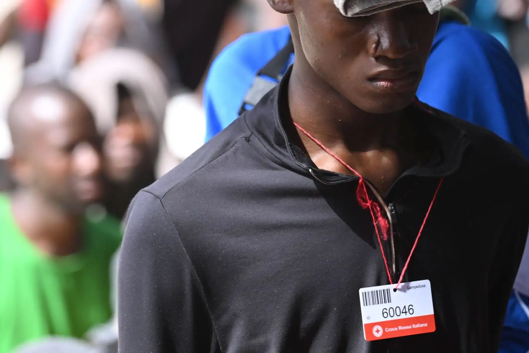 Un grupo de 1544 migrantes espera ser reubicado en Lampedusa, Italia. Foto: EFE