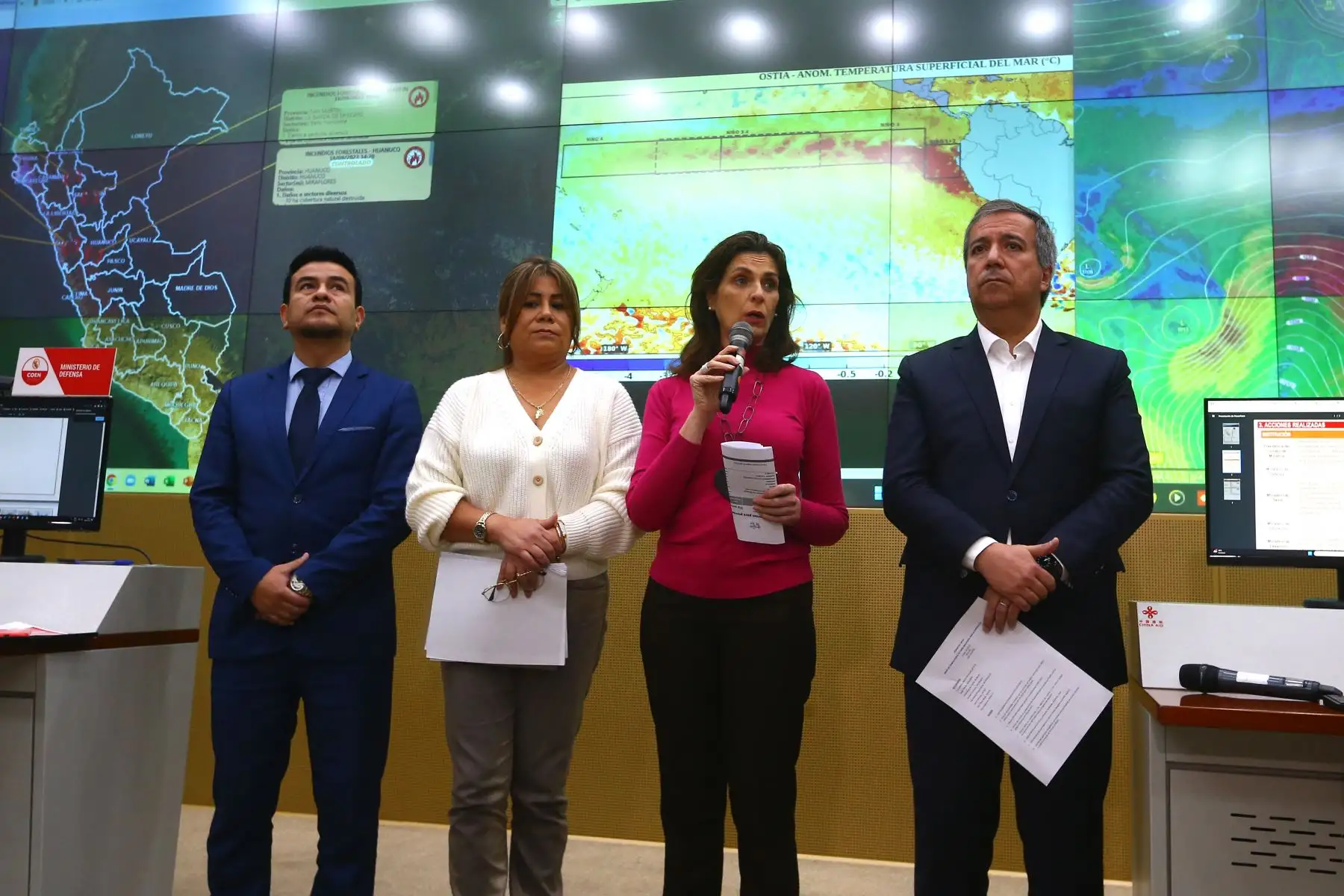 Desde el Centro de Operaciones de Emergencia Nacional (COEN), en Chorrillos, ministros de Estado informan sobre las acciones que tomará el Gobierno en torno a los efectos del Fenómeno El Niño en el Perú. Foto: ANDINA/Eddy Ramos