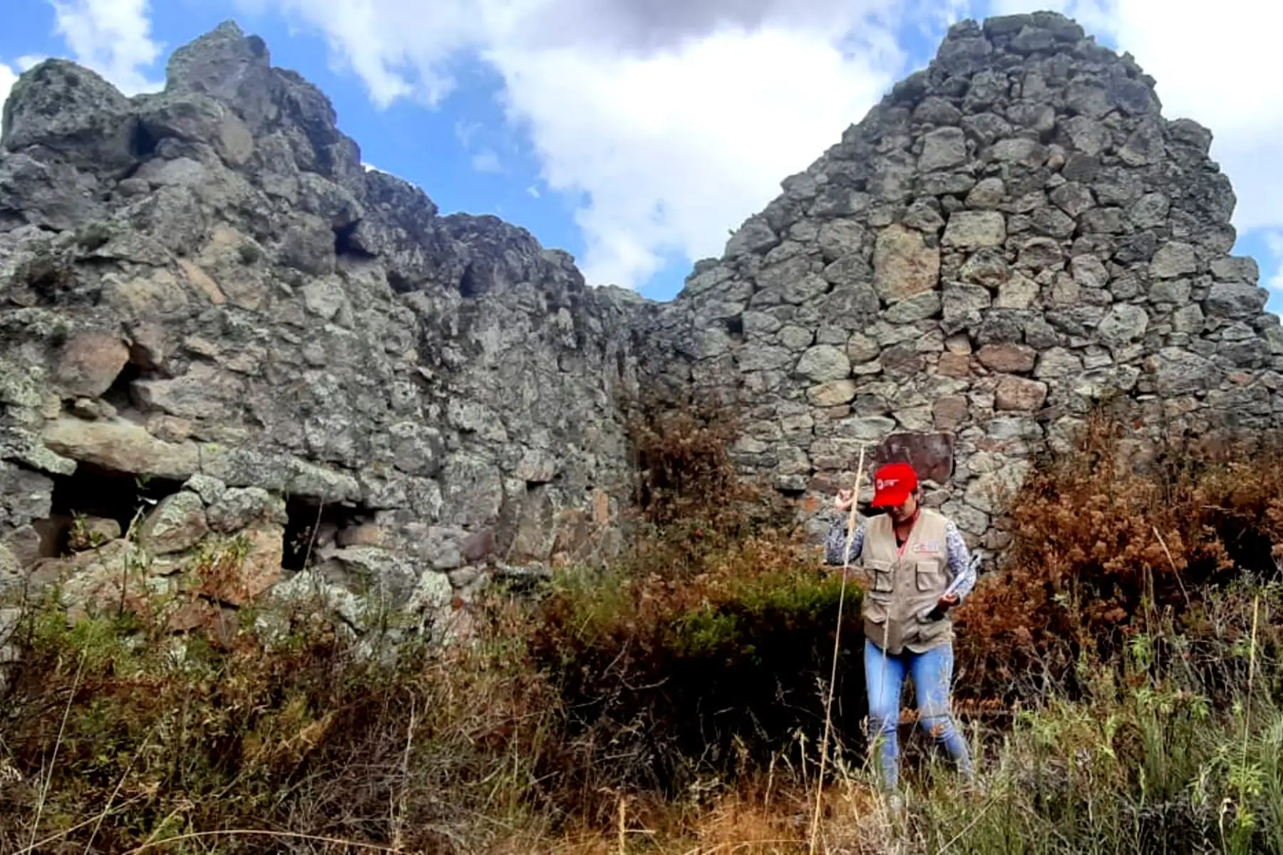 Los muros de piedra del Complejo Arqueológico El Gran Shamana, ubicado en La Libertad, se extienden por alrededor de 5 kilómetros. Foto: Luis Puell