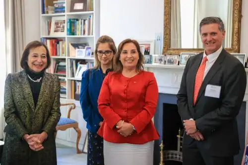 Presidenta invita a invertir en el Perú por ser un país lleno de oportunidades