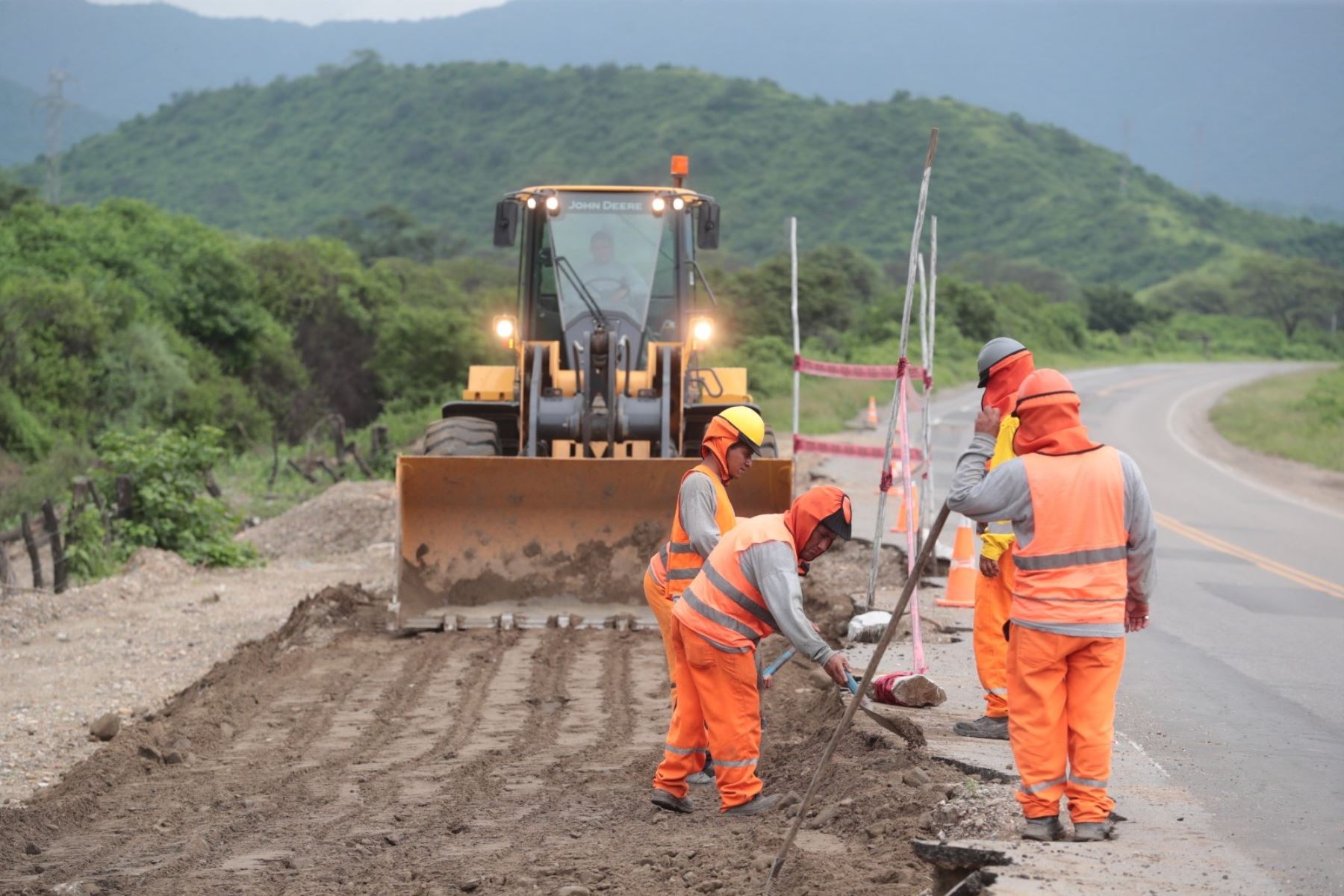 El ministro Raúl Pérez Reyes aseguró que el MTC tendrá a disposición la maquinaria pesada que haga falta para enfrentar los impactos de El Niño. Foto: ANDINA/Difusión