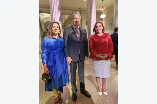 La presidenta Dina Boluarte y el mandatario ecuatoriano Guillermo Lasso. ANDINA/Prensa Presidencia