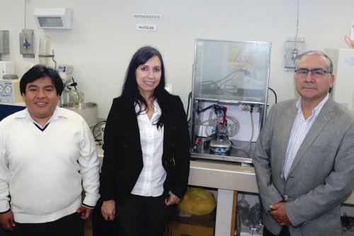 El Grupo de investigación GIEA, liderado por la docente investigadora, Dra. Angélica Baena Moncada, diseñó prototipo  financiado por ProCiencia. Foto: UNI
