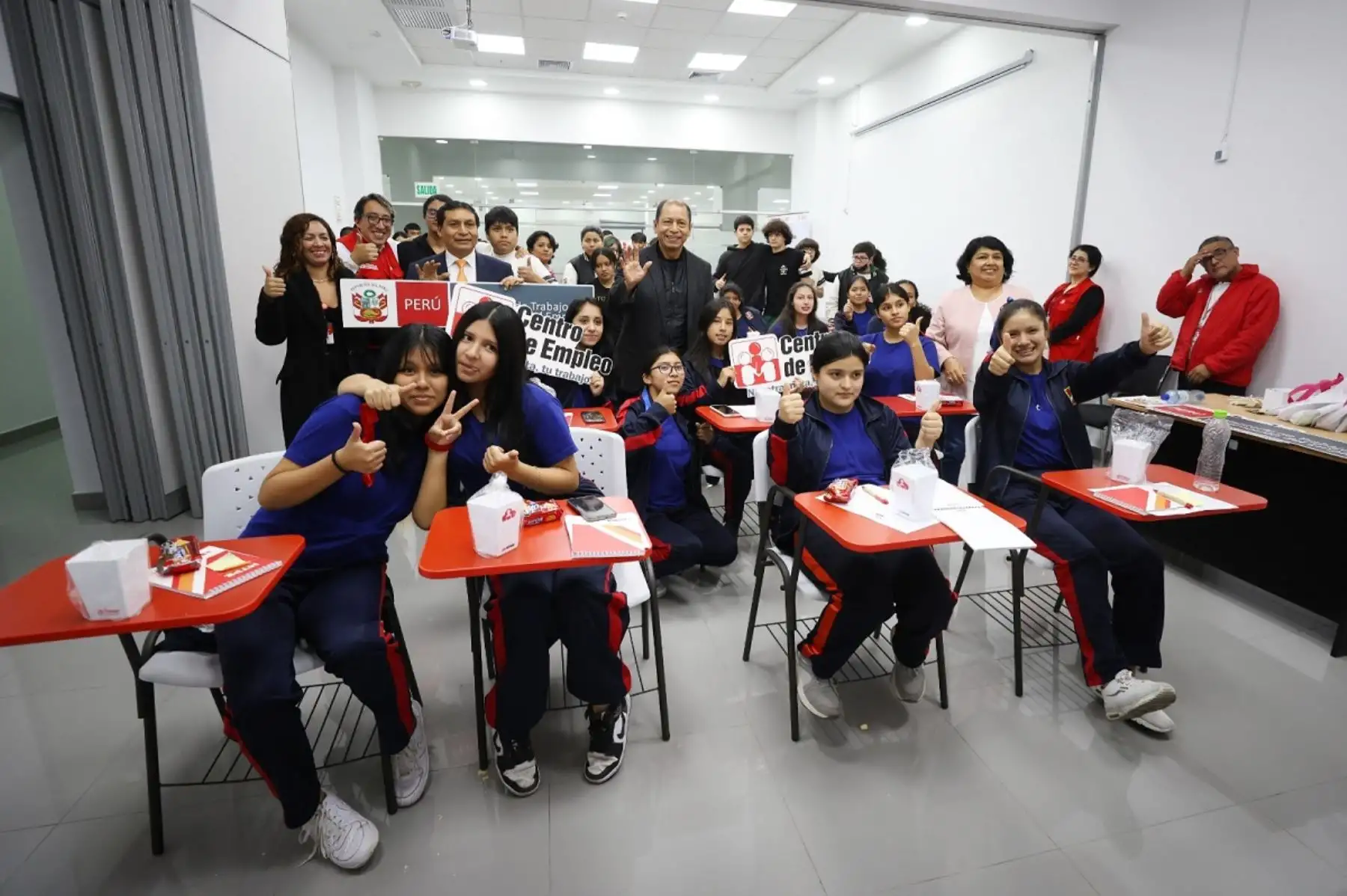 Ministro de Trabajo y Promoción del Empleo, Daniel Maurate, anunció que fortalecerá el servicio virtual "Ponte en Carrera" para los alumnos de educación secundaria. Foto: Cortesía.