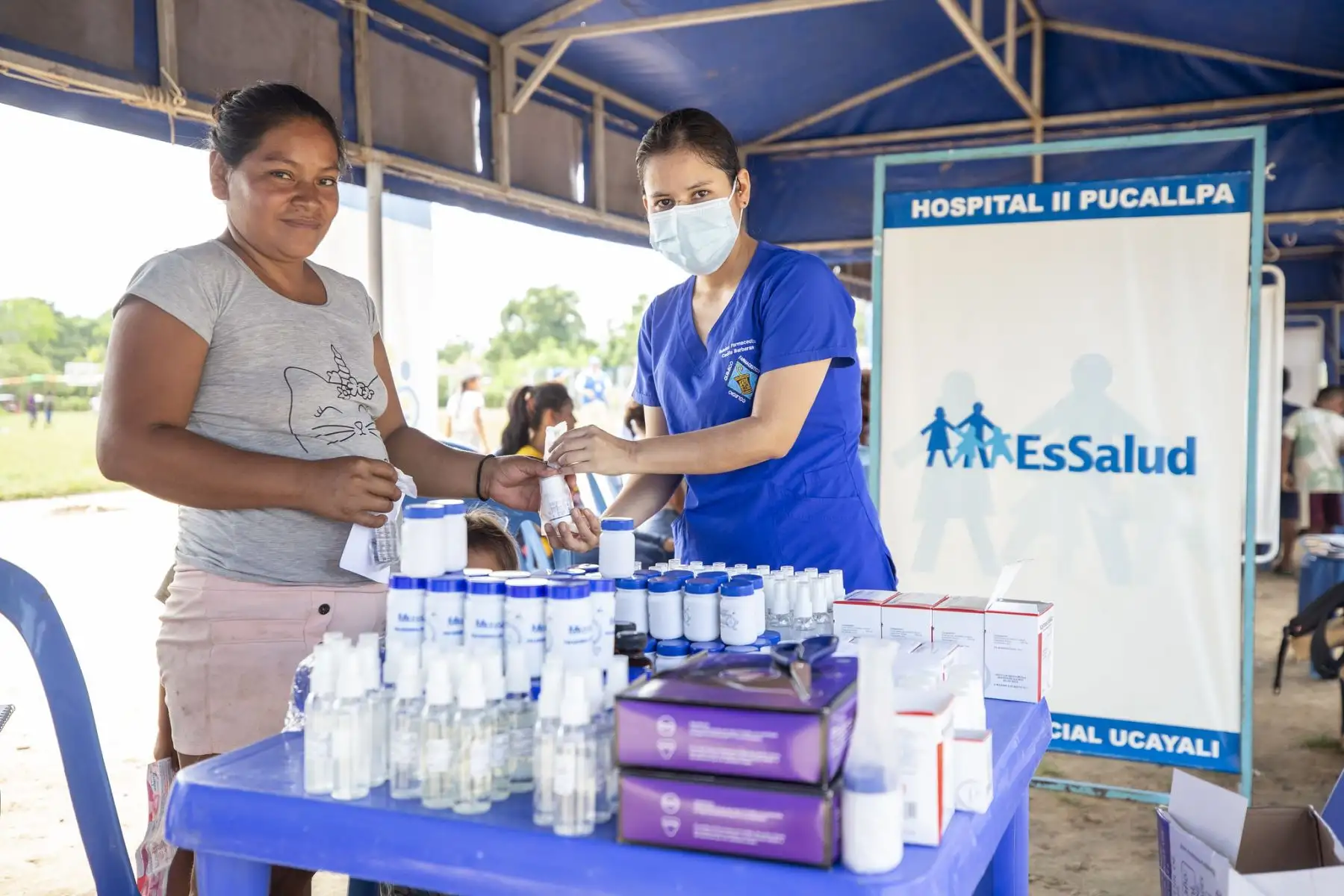 Una comitiva del Seguro Social de Salud (EsSalud) encabezada por el presidente ejecutivo, Dr. César Linares Aguilar, llegó hasta Ucayali con la misión de llevar atención médica y medicinas a la comunidad nativa Santa Isabel de Bahuanisho. 
Foto: ANDINA/EsSalud