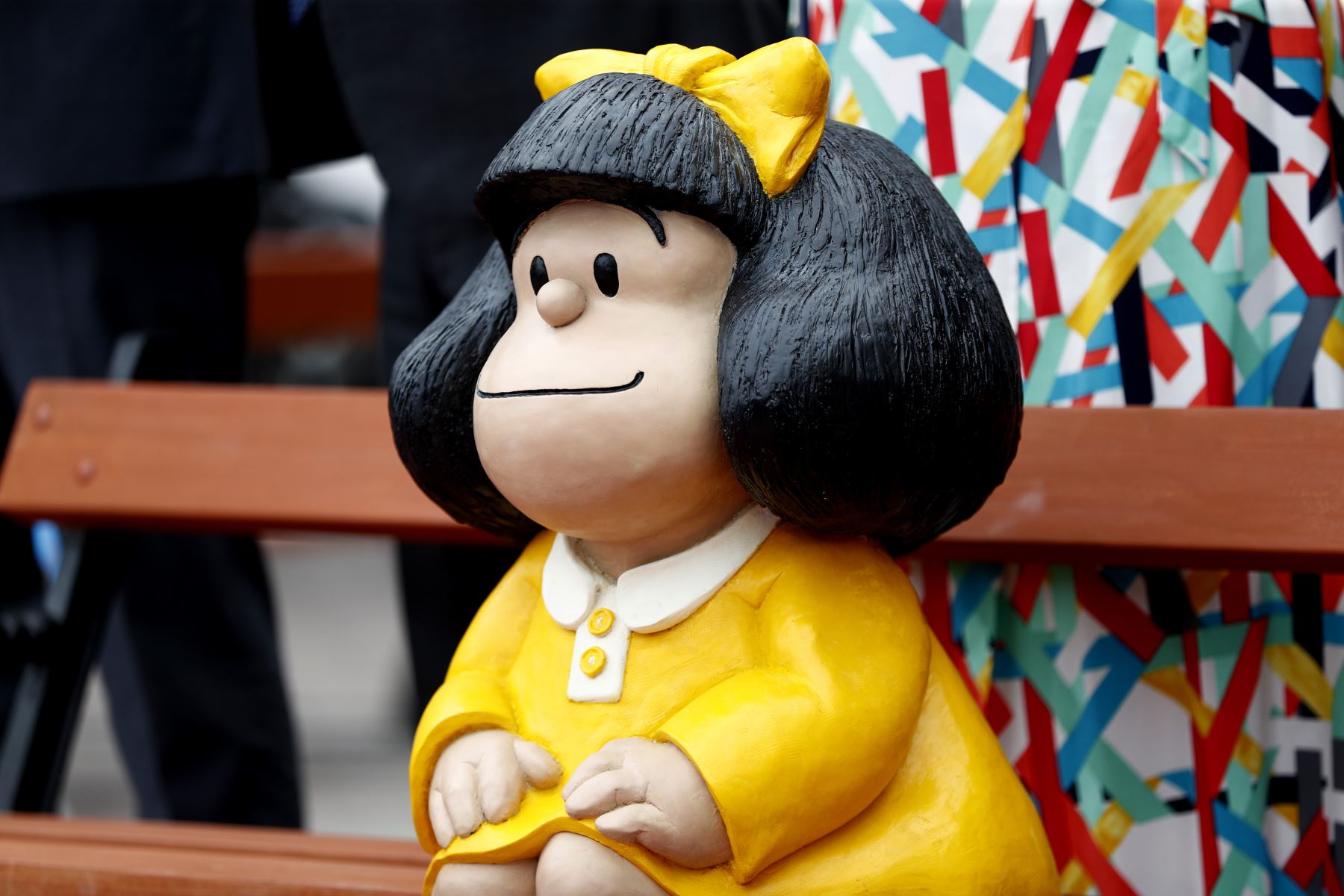 Fue develada una pequeña escultura de Mafalda, popular personaje de tiras cómicas de Argentina, instalada en una de las bancas de la segunda cuadra del Boulevard Sáenz Peña en el distrito de Barranco. Foto: ANDINA/Daniel Bracamonte