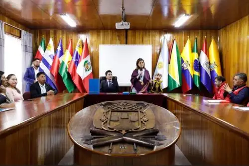 En su visita de trabajo a Puno, la ministra Hania Pérez de Cuéllar instaló mesa técnica para el destrabe de proyectos de agua, saneamiento y vivienda que contribuyan al cierre de brechas en la región.
