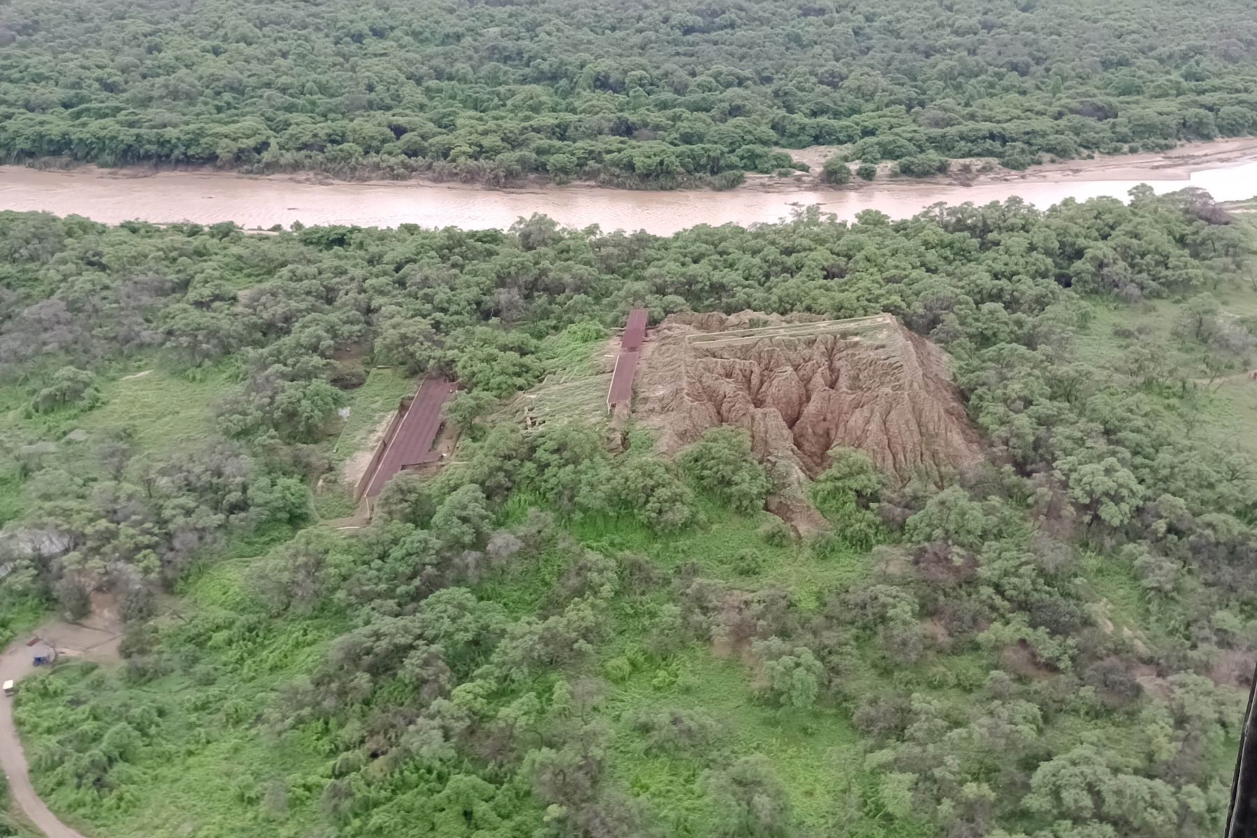 El río La Leche pone en riesgo el patrimonio arqueológico del Bosque de Pómac, ubicado en la región Lambayeque. Foto: ANDINA/Difusión