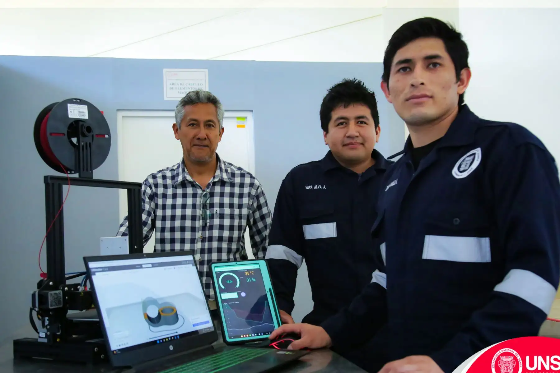 Jorge Vera Alva y Haniel Julca Murillo cursan el décimo ciclo de la Escuela de Ingeniería Mecánica de la Universidad Nacional del Santa. Foto: ANDINA/Difusión