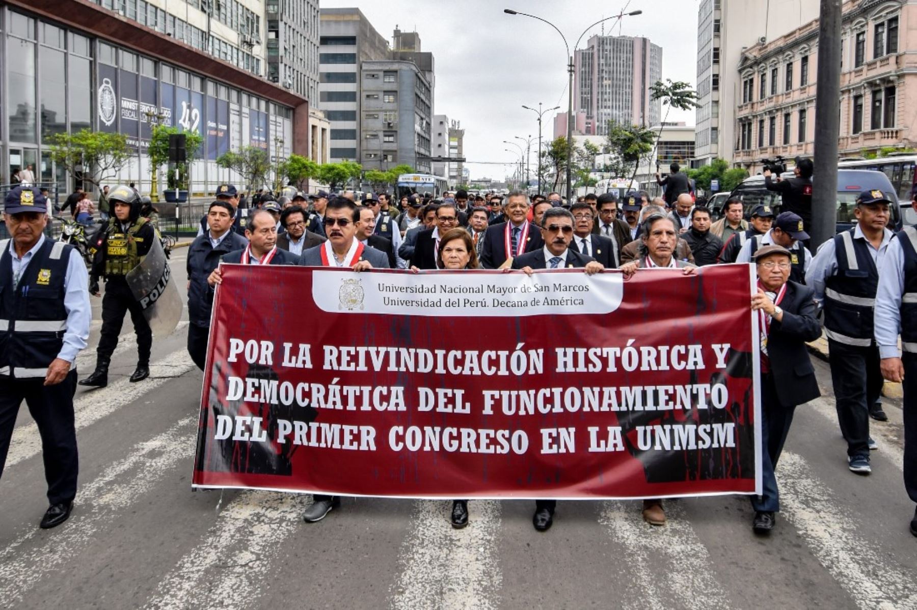 Comunidad sanmarquina realizó pasacalle para  conmemorar los 201 años del primer Congreso Constituyente de la República. Foto: ANDINA/difusión.