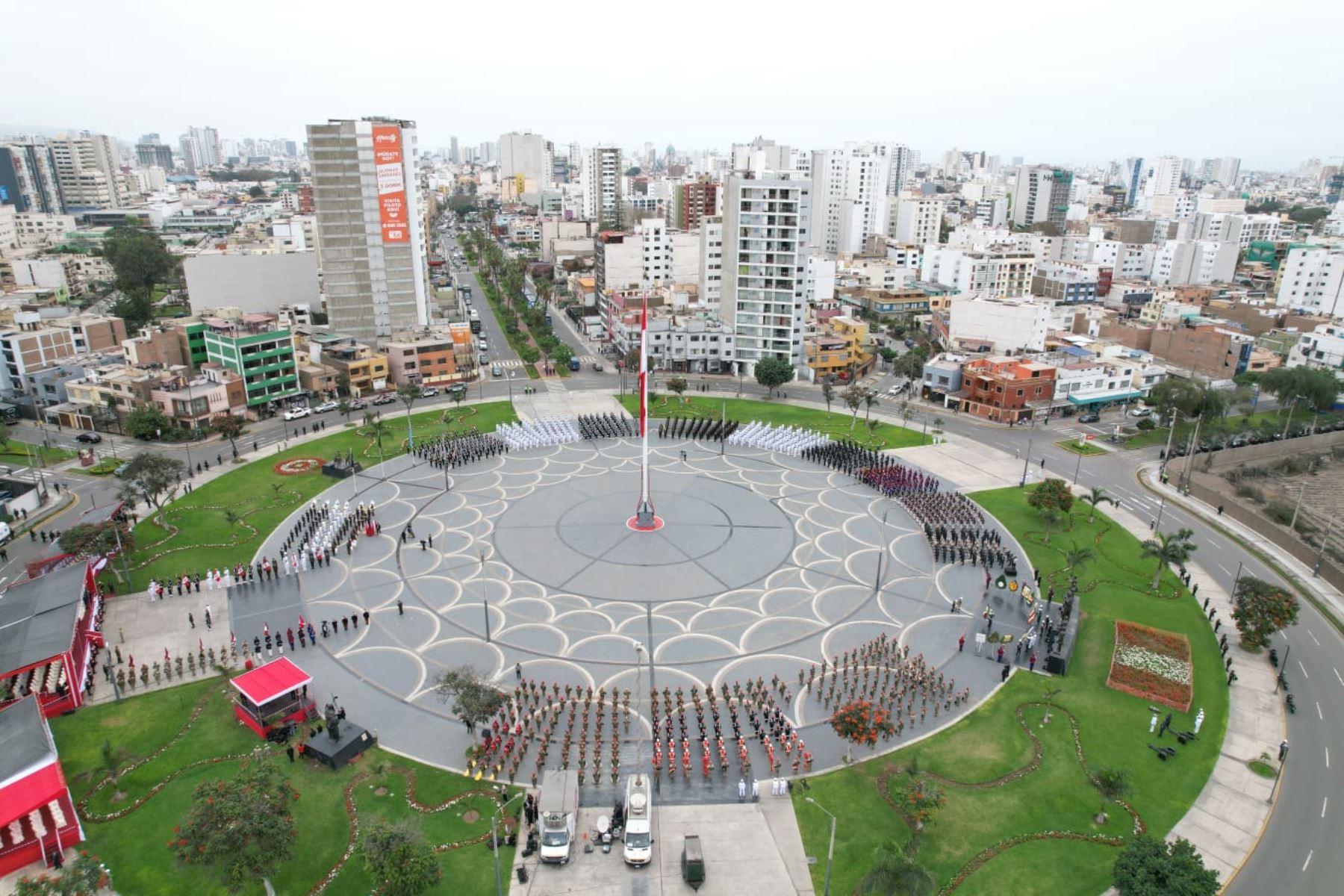 Ceremonia por el Día de las Fuerzas Armadas en la Plaza de la Bandera. Foto: ANDINA/ Daniel Bracamonte