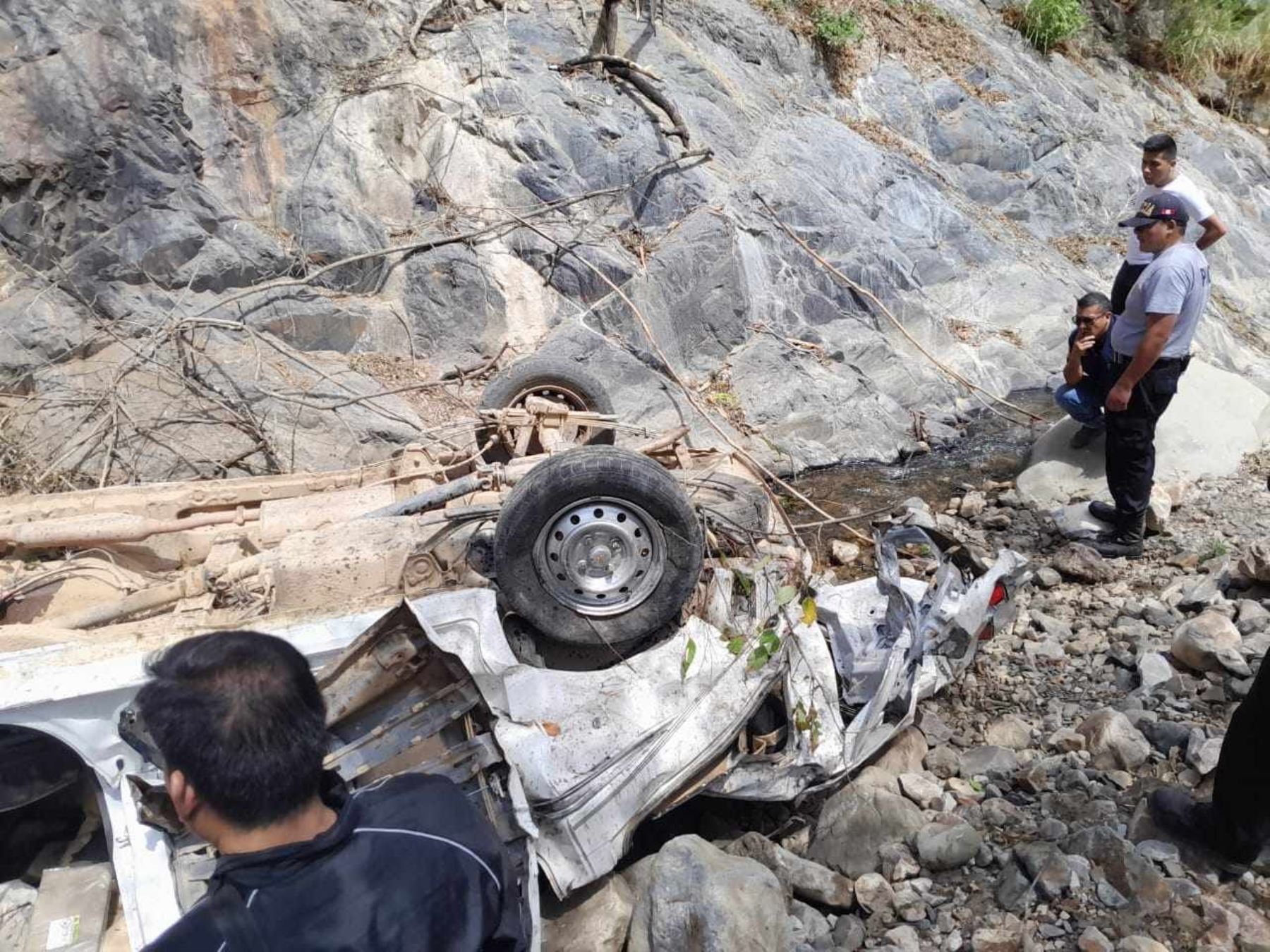 Cinco personas murieron hoy en Contumazá, Cajamarca, luego que la combi en que viajaban cayera a un abismo de más de 200 metros. Foto cortesía: Despierta Contumazá/Facebook