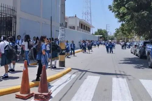 Durante la jornada se cerró el tránsito vehicular en las inmediaciones de la institución educativa pública Magdalena Seminario de Llirod de la ciudad de Piura. Foto: ANDINA/MTC