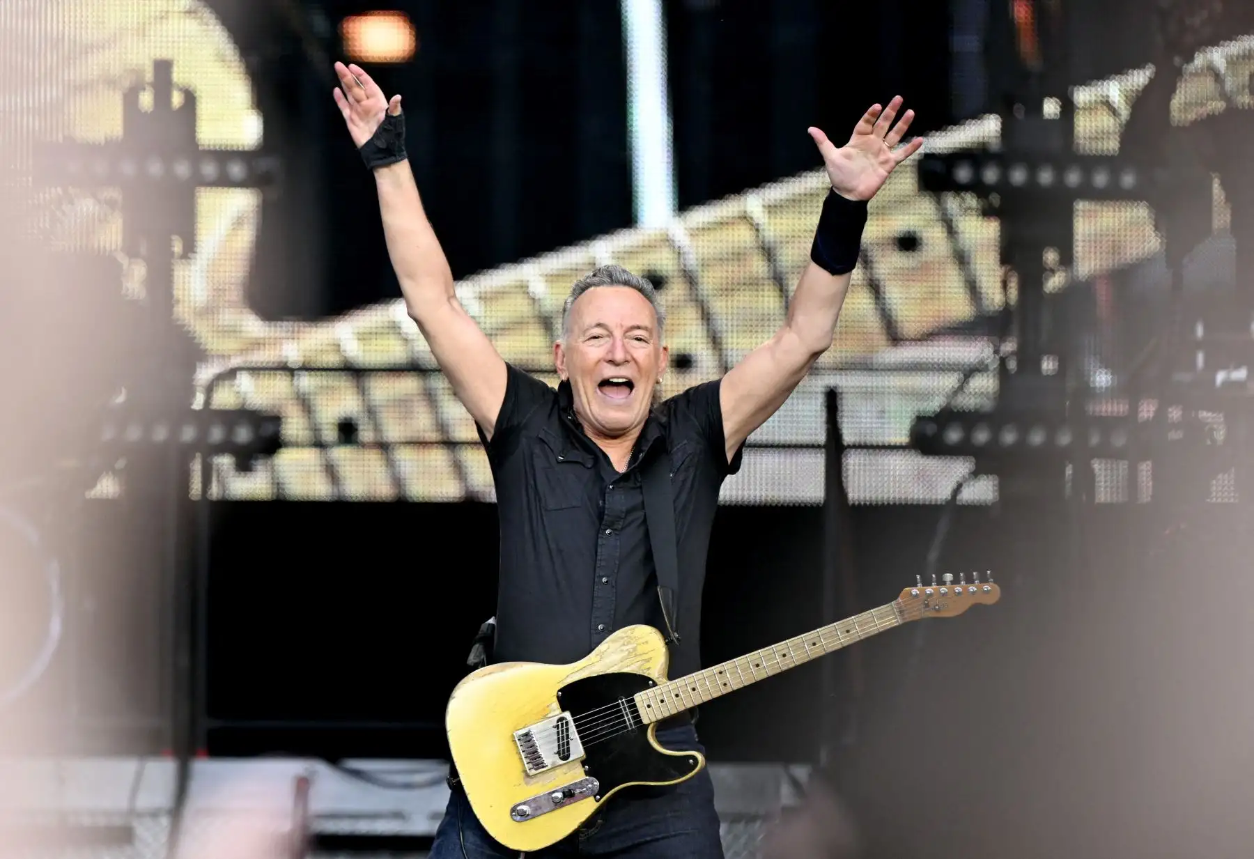 La figura de Bruce Springsteen es reconocida a nivel mundial y, a menudo, suele ser catalogado como uno de los grandes artistas de la historia del rock. The Boss, que cumple 74 años en un momento de plena vigencia, compuso uno de sus clásicos más renombrados en medio de una fuerte pelea con su mánager, Jon Landau.
Foto: AFP