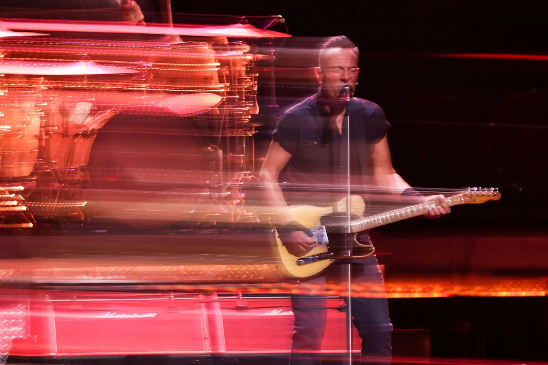Para Springsteen, que cuenta en su haber con diez álbumes número uno -el registro solo es superado por “The Beatles” y “Jay-Z”, aquel logro representó la consecución de su primer premio Grammy como la Mejor Interpretación Vocal. A su vez, “Dancing in the dark” está considerada como una de las 500 del Salón de la Fama del Rock and Roll.
Foto: AFP