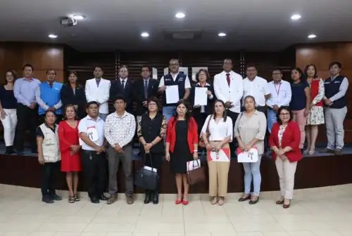 En un trabajo multisectorial y articulado, el Ministerio de Salud, el Gobierno Regional de Lambayeque, representantes de la sanidad de las Fuerzas Armadas, EsSalud, el Ministerio de Educación, las universidades y los alcaldes distritales, sellaron los compromisos para la prevención y control del dengue en el contexto del fenómeno El Niño global.