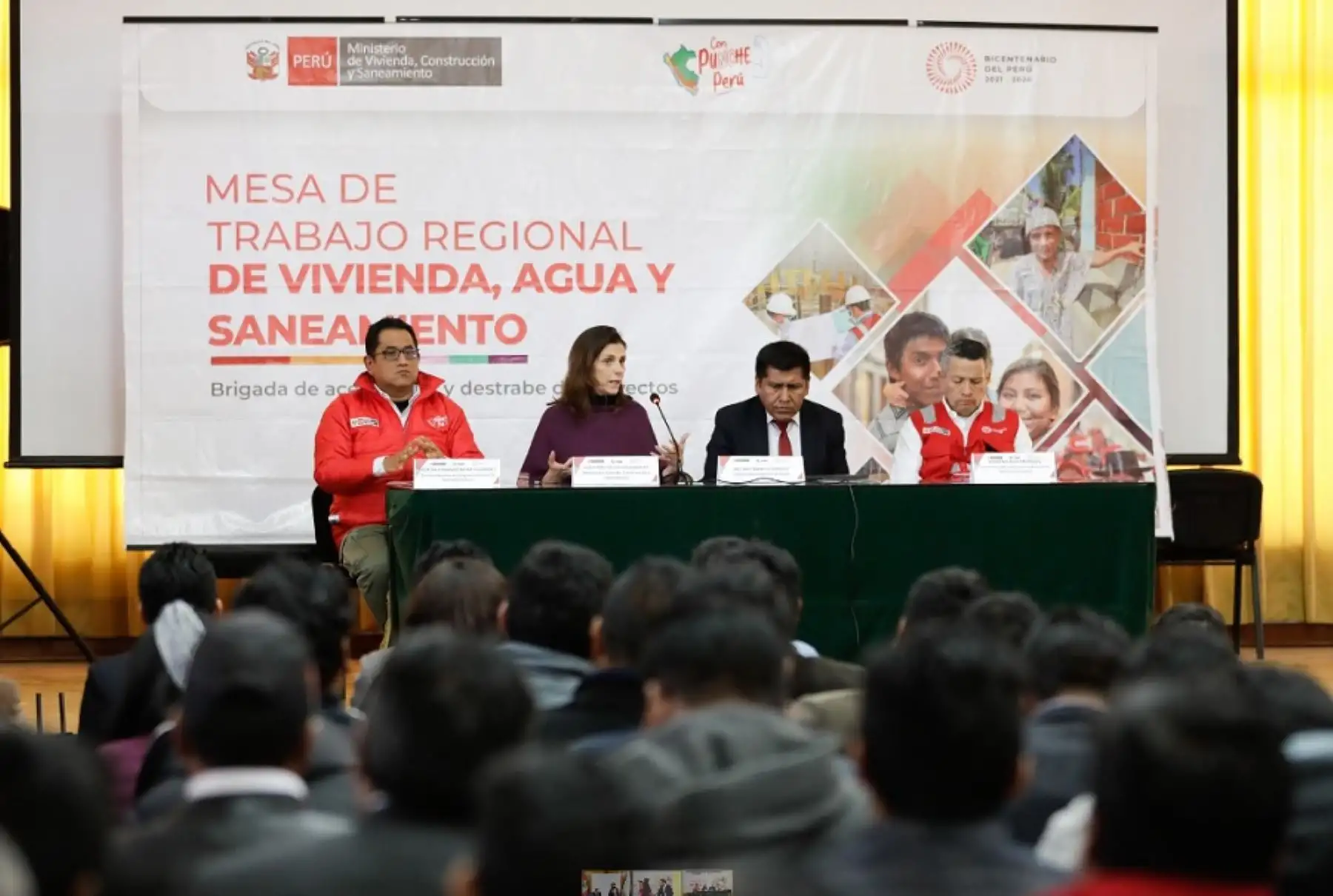 La ministra de Vivienda, Construcción y Saneamiento, Hania Pérez de Cuéllar, ratificó que el Gobierno, principalmente su sector, despliega esfuerzos para resolver la brecha de agua potable y saneamiento en Puno y destacó que se han 
establecido puentes de conversación y confianza mutua con las autoridades regionales y municipales de esa región para trabajar juntos en alcanzar ese objetivo.