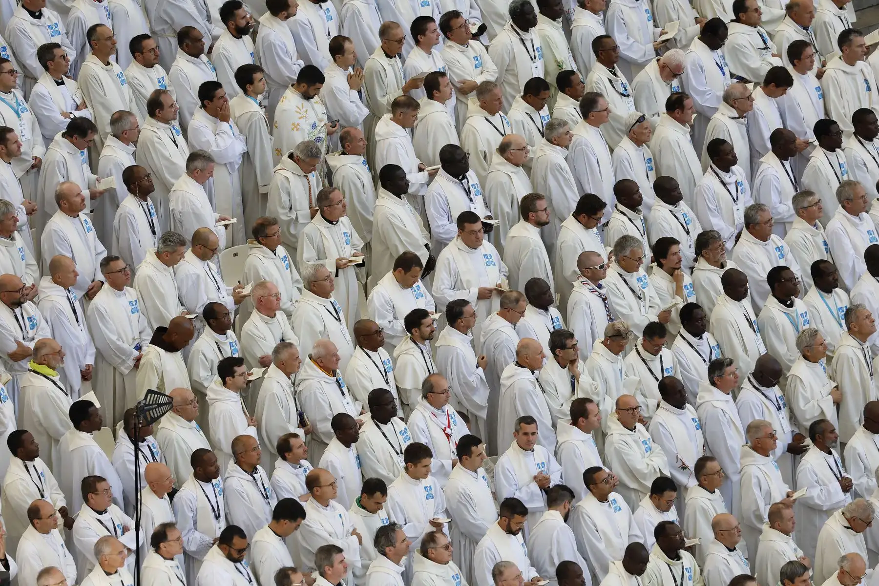 El clero espera la llegada del Papa Francisco al estadio Velódromo, donde celebrará misa, en la ciudad portuaria sureña de Marsella.
Foto: AFP