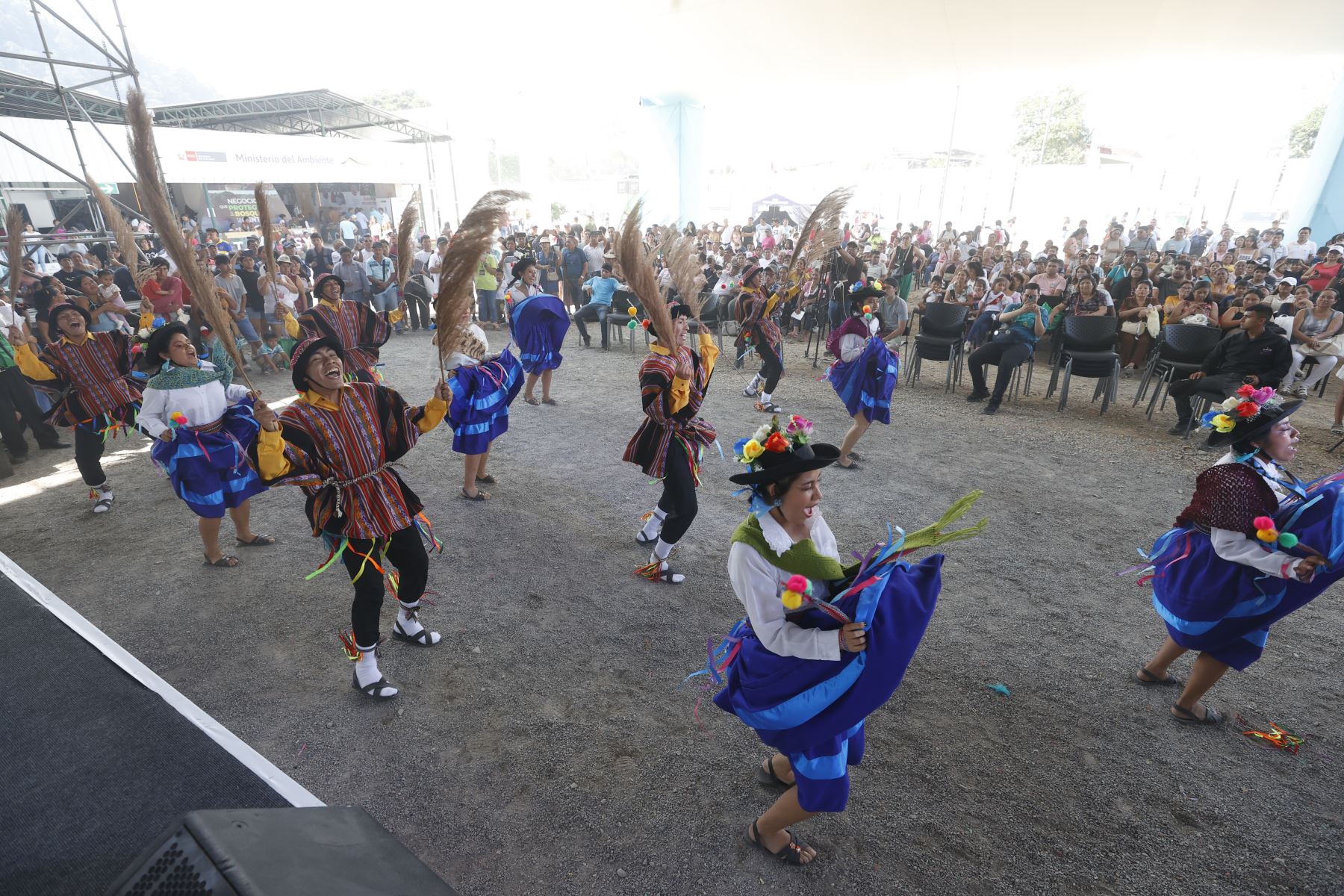 Con gran algarabía,  lleno de colores y  tradiciones se realizó la clausura  de la Expo Amazónica 2023 en la ciudad de Tingo María, en la región Huánuco.
Foto: ANDINA/Vidal Tarqui
