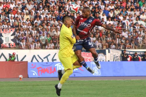 Alianza Lima  gana 2 a 1  club Carlos Mannucci por la fecha 15 del Torneo Clausura en Trujillo