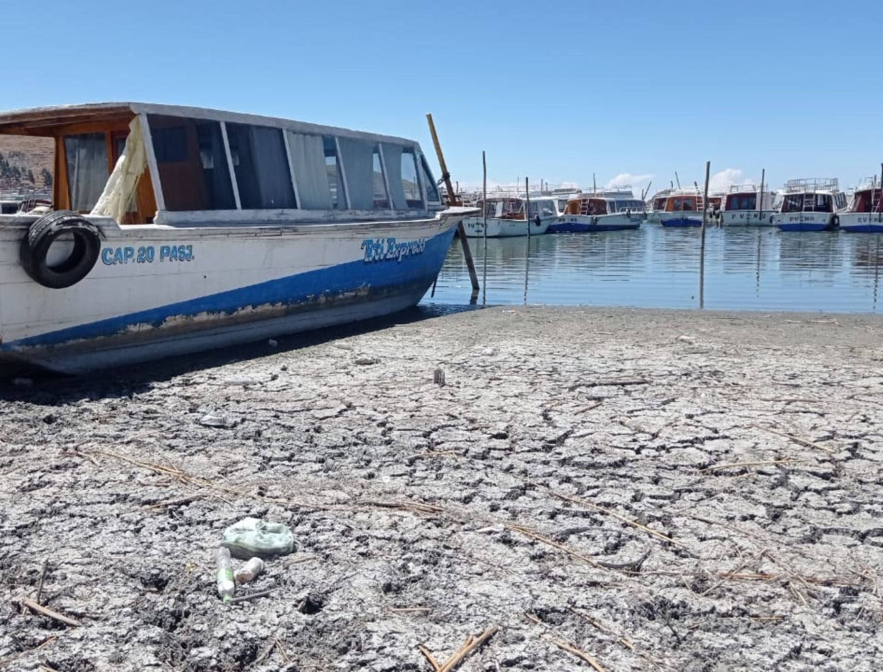 El nivel del agua del lago Titicaca continúa en descenso a causa del déficit de lluvias que afecta a Puno y ya supera los 60 centímetros, afirmó el Senamhi. Foto: Alberto Alejo