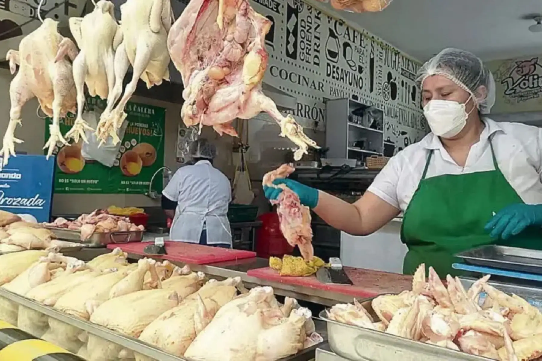 El pollo baja de precio en los mercados mayoristas de la capital a inicios del 2025. ANDINA/Difusión