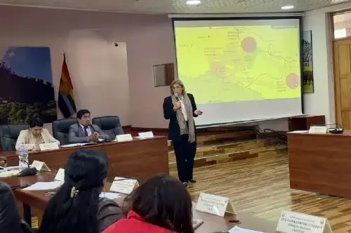 Viceministra de Turismo, Madeleine Burns, expuso alcances del proyecto de mejoramiento del Parque Arqueológico Choquequirao ante el Consejo Regional del Cusco. Foto: Cortesía.