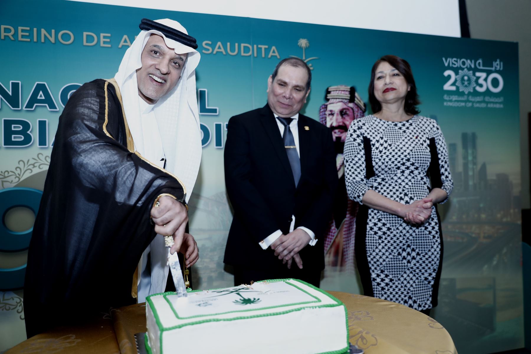 Ministros de Estado, embajadores y congresistas de la República participaron en la ceremonia especial por el Día Nacional de Arabia Saudita. Foto: ANDINA/Daniel Bracamonte
