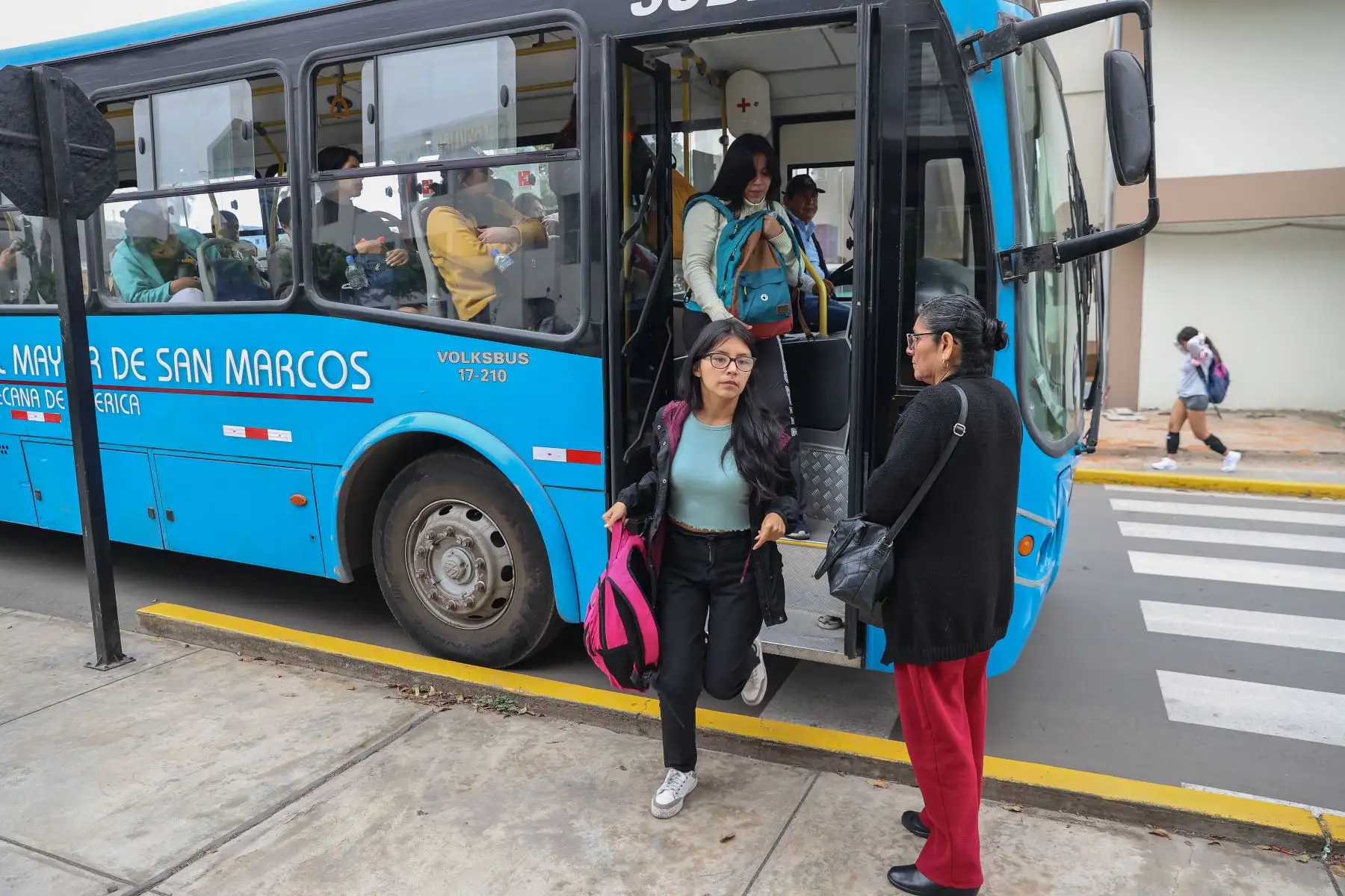 La Universidad Nacional de San Marcos cuenta con un sistema de transporte externo y perimetral mejor conocido como “Burro”, que lleva a la Ciudad Universitaria a miles de estudiantes desde la periferia de Lima. Fotos: ANDINA/Andrés Valle