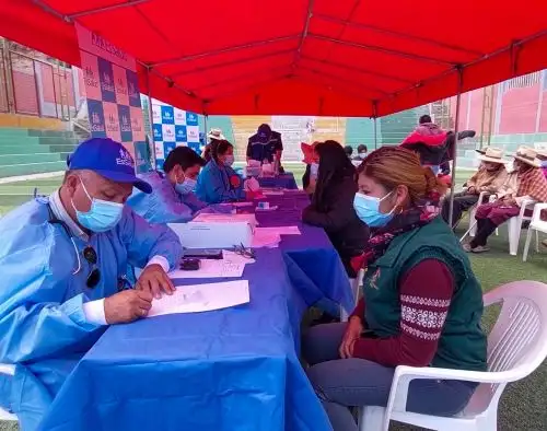 EsSalud brinda atención médica a pobladores de Moquegua afectados por las cenizas expulsadas por el volcán Ubinas. ANDINA/Difusión