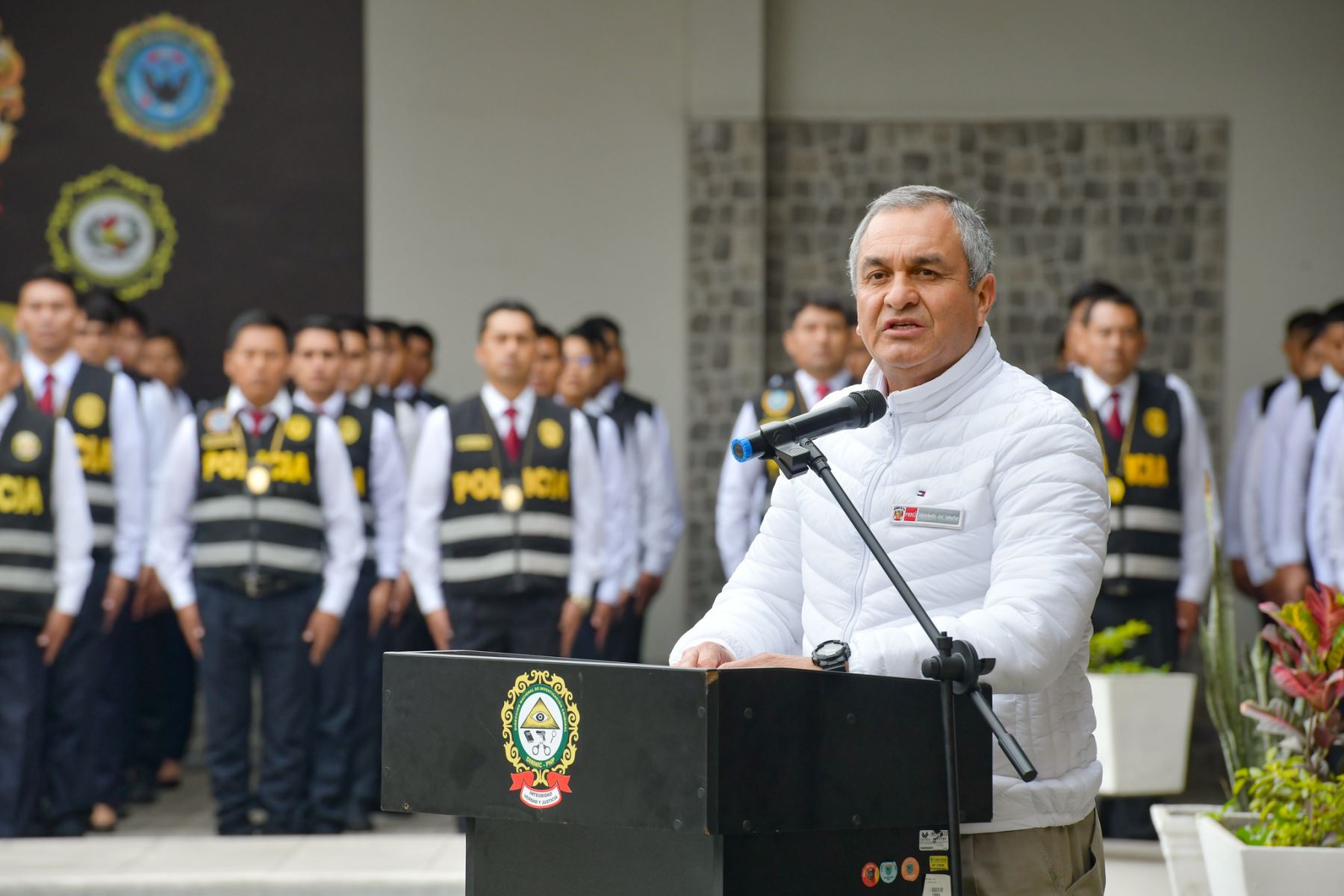El ministro del Interior, Vicente Romero Fernández, participó hoy en la inauguración de 15 cursos de capacitación en investigación criminal que serán dirigidos a 420 efectivos de la Policía Nacional del Perú.
Foto: ANDINA/Mininter