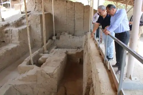 El congresista lambayecano Alejandro Aguinaga y el ministro de Comercio Exterior y Turismo visitaron complejos arqueológicos Huaca Rajada y Ventarrón, en Chiclayo.