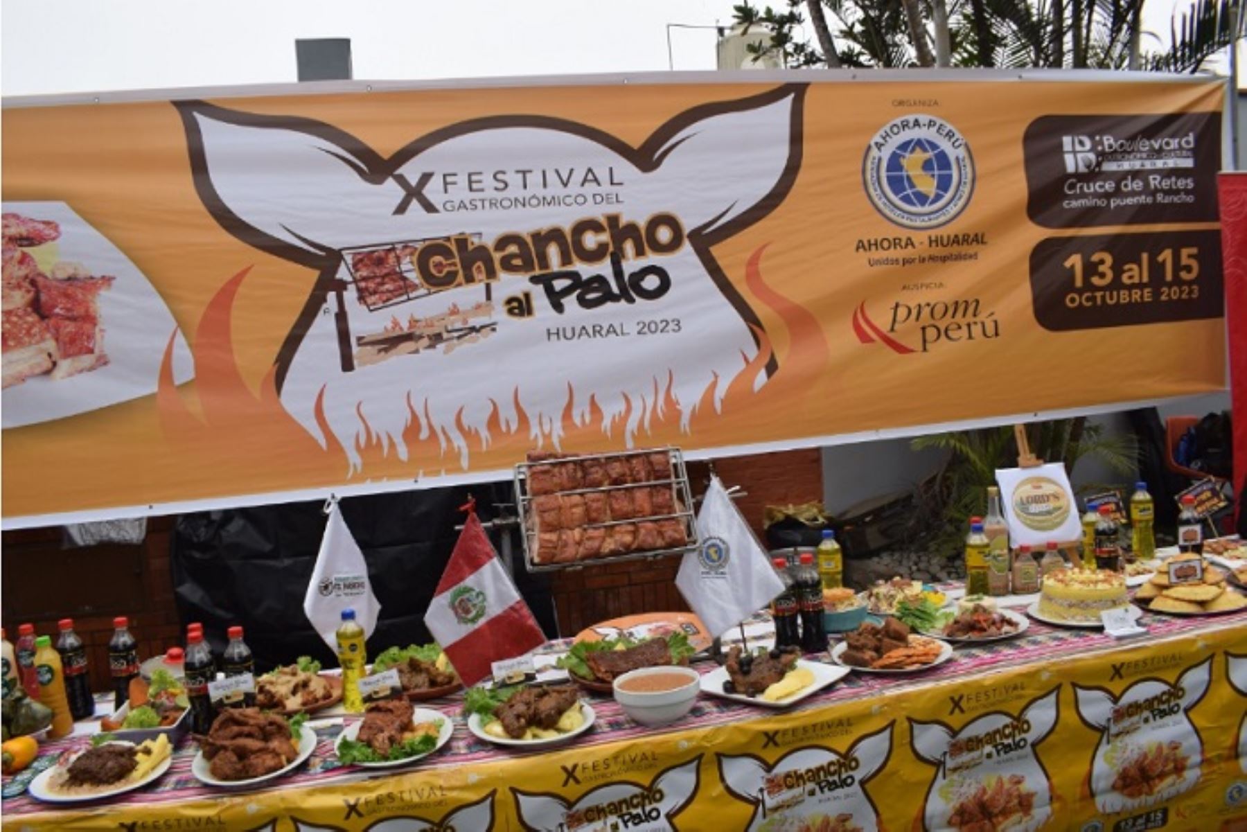 En los tres días de festival se espera vender más de 50,000 platos de chancho al palo en el  bulevar gastronómico y cultural de Huaral.