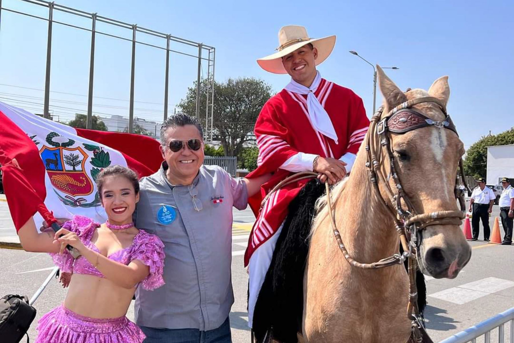 Turistas que arribaron al aeropuerto de Chiclayo fueron recibidos por jinete que cabalgó caballo de paso lambayecano. Foto: ANDINA/Difusión
