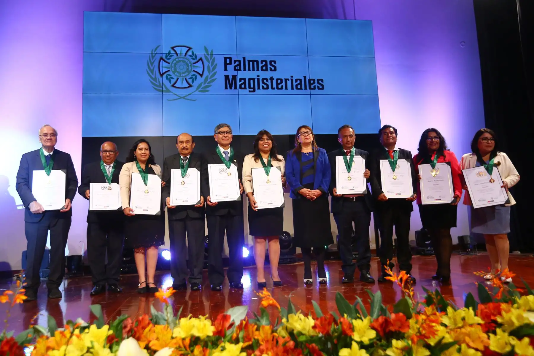 Este año, 10 maestros y maestras, profesionales de otras carreras que hacen docencia y educadores de entidades públicas, recibieron el mayor reconocimiento que otorga el Estado a quienes han hecho aportes notables a la educación nacional  . ANDINA/Eddy Ramos