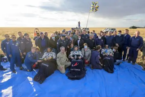 Frank Rubio, astronauta de origen salvadoreño de la NASA, batió un nuevo récord el pasado lunes 11 de septiembre permaneciendo en un vuelo espacial individual más largo realizado por un astronauta estadounidense. También lo acompañan los cosmonautas Sergey Prokopyev y Dmitri Petelin. Foto: AFP